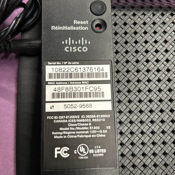 Cisco LinkSys e1200 Wireless wifi router WPS 4 Port network security product - Picture 5 of 7